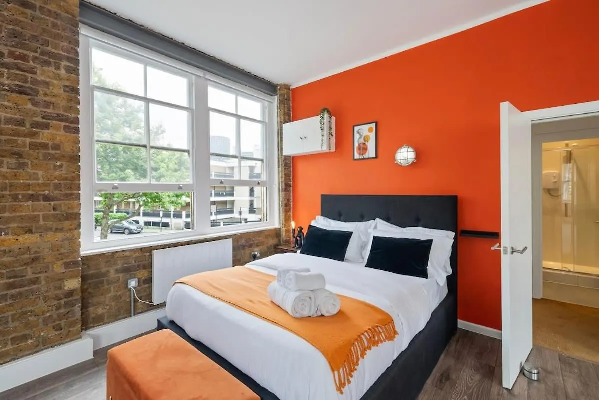 New & Spacious Studio In Old St London 0*,