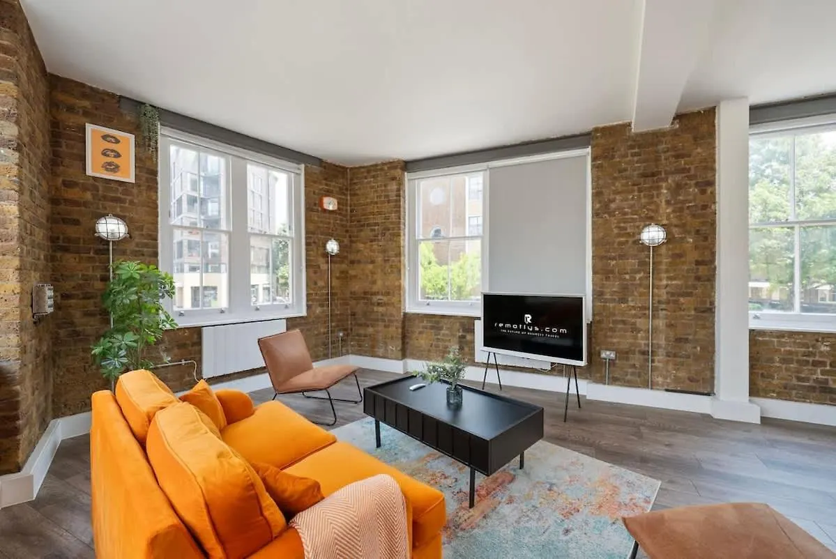 New & Spacious Studio In Old St London Holiday home