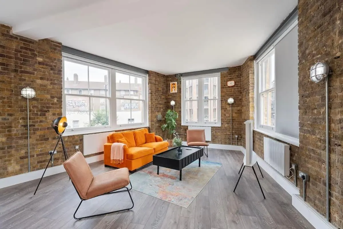 New & Spacious Studio In Old St London